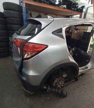 Honda Vezel half cut